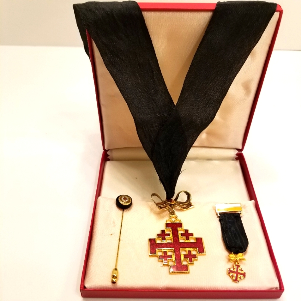 Lady of the Equestrian Order of the Holy Sepulchre of Jerusalem (LHS) medals set